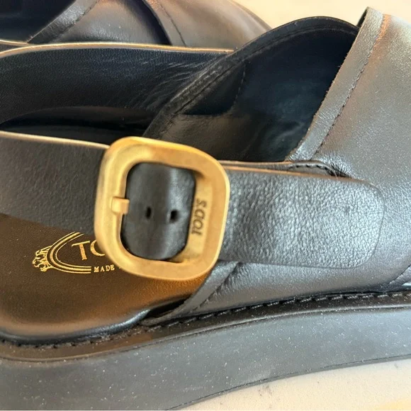 Tod’s black leather, crisscross sandal. Current to the brand. - Picture 5 of 9